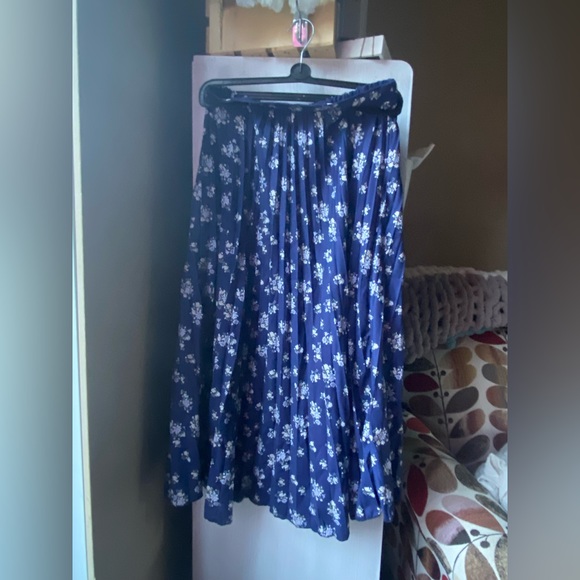 American Eagle skirt - Picture 2 of 2